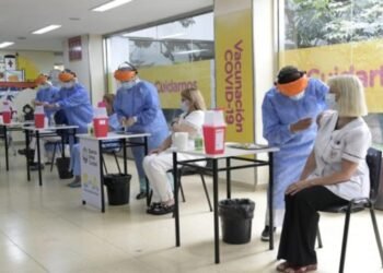 Pueden comenzar a anotarse los mayores de 75 años para vacunarse en CABA