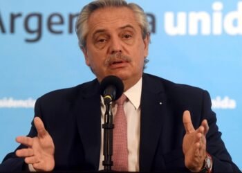 Fernández: “Es necesario seguir sosteniendo la menor circulación posible”