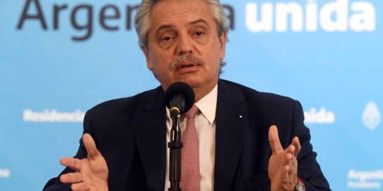 Fernández: “Es necesario seguir sosteniendo la menor circulación posible”