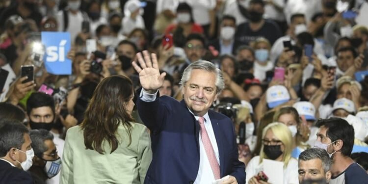 El Frente de Todos y Juntos cierran sus campañas en la provincia de Buenos Aires