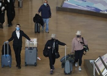 La OMS advirtió que la variante Ómicron presenta “un riesgo muy elevado” para el mundo