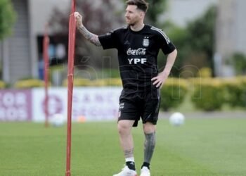 Messi mejora, Paredes no y Nicolás González no viene