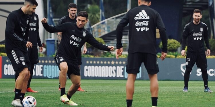 Llegan al país los jugadores de la selección para la doble fecha con Uruguay y Brasil