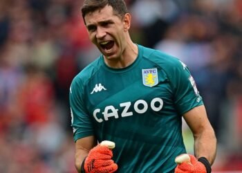 Emiliano “Dibu” Martínez está en la mira del Manchester United