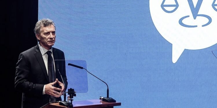 Juristas internacionales plantean que el acuerdo del FMI con Macri debería anularse