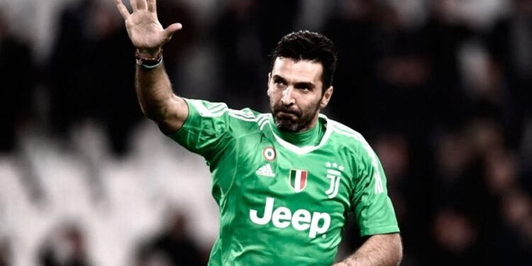 Es leyenda: Buffon renovó por otras dos temporadas en el Parma
