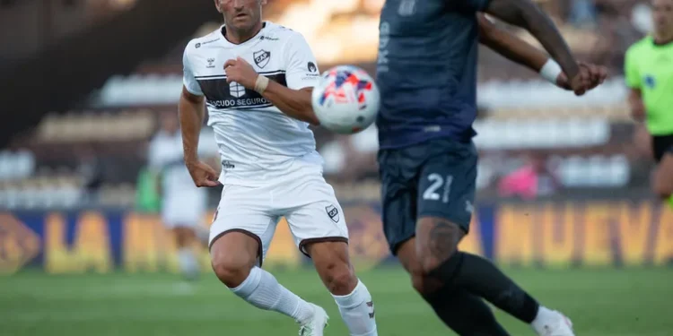 Platense le ganó a Talleres en la última jugada con un gol del ídolo que retornó