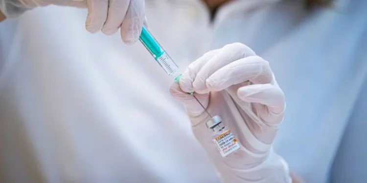 Las vacunas protegen contra todas las variantes del COVID-19, confirma un nuevo estudio