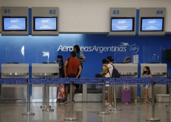 “Medida sin sentido”: la respuesta de una funcionaria frente al paro de controladores aéreos