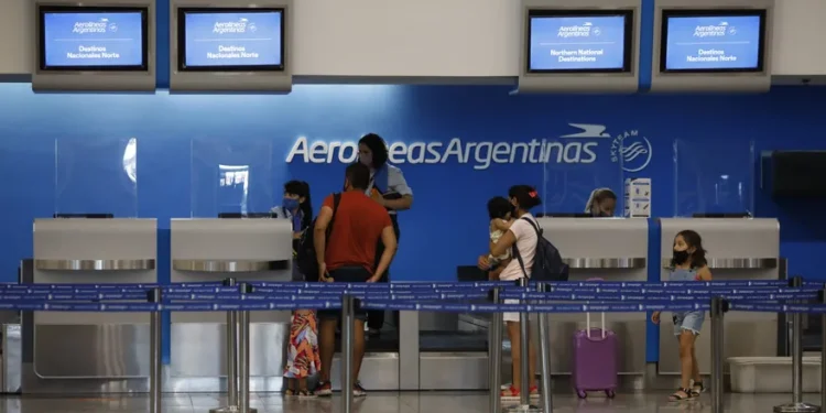 “Medida sin sentido”: la respuesta de una funcionaria frente al paro de controladores aéreos