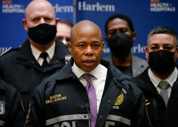 Nueva York despidió a 1.430 empleados por no vacunarse contra el COVID