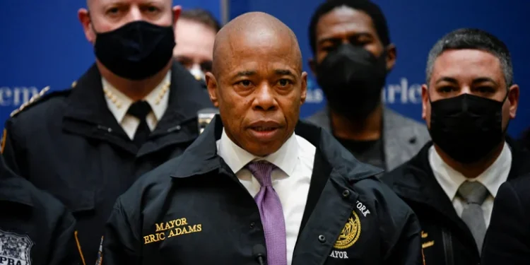 Nueva York despidió a 1.430 empleados por no vacunarse contra el COVID