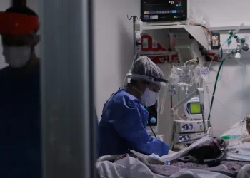 COVID-19: quiénes recibirán una cuarta dosis de la vacuna en Argentina