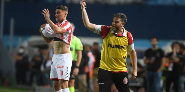 Rodolfo De Paoli renunció como DT de Barracas y es el primer técnico que se cobró la Copa de la Liga