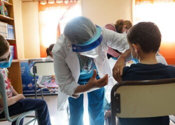 Vacunarán a niños y niñas contra el Covid en 2.600 escuelas bonaerenses