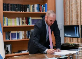 FMI: la aprobación parlamentaria no sumó demasiado al acuerdo y debilitó a Martín Guzmán y al Presidente