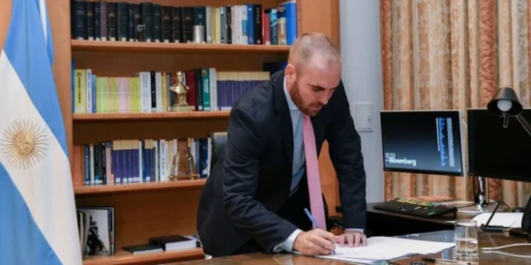 FMI: la aprobación parlamentaria no sumó demasiado al acuerdo y debilitó a Martín Guzmán y al Presidente