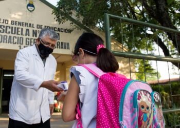 Con nuevo protocolo, empezaron las clases en todo el país