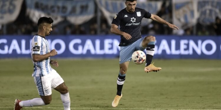 Racing visita a Atlético Tucumán en busca de un triunfo para seguir cerca de la punta