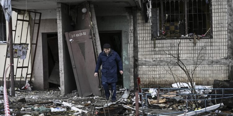 Cuarta ronda de negociaciones entre Rusia y Ucrania mientras prosiguen los bombardeos