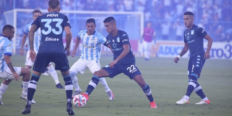 Racing goleó a Atlético Tucumán y trepó a zona de clasificación