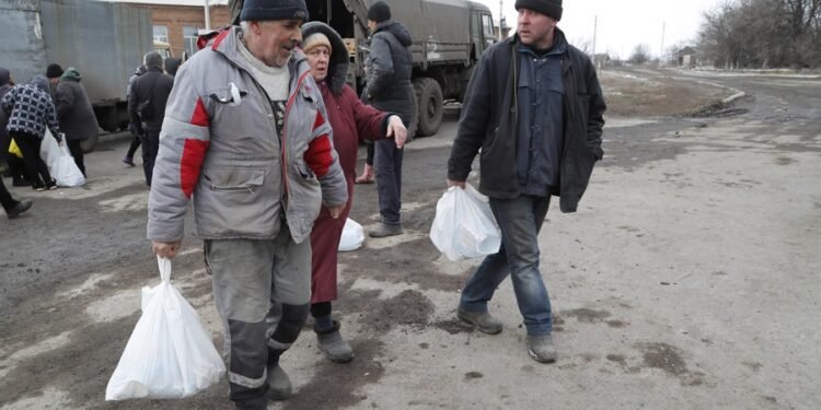 Rige el toque de queda en Kiev y Rusia afirma que ya domina Jerson