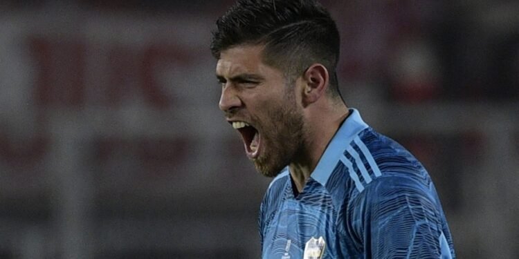 Boca, con una gran noche de Rossi, aprovechó un error de River y triunfó en Núñez