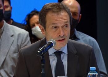 El Gobierno anunció un proyecto para regular las redes sociales y “que dejen de intoxicar” a la democracia