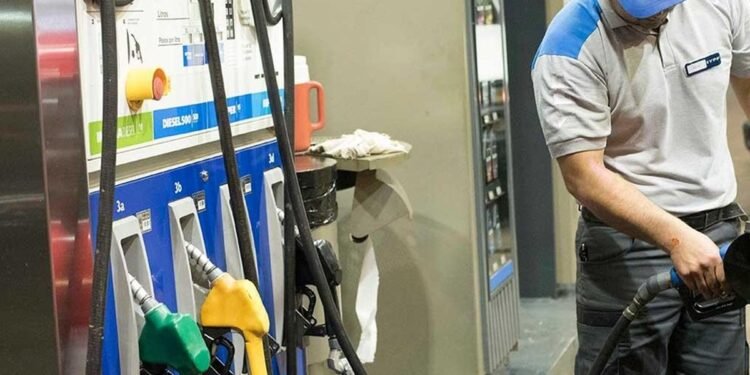 YPF aumentó 9,5% los combustibles básicos y 11,5% los premium