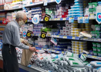 Inflación sin freno: hubo un fuerte aumento de la compra de alimentos con tarjeta de crédito en los supermercados