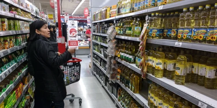 Supermercados vs proveedores: el pedido del Gobierno para bajar precios vuelve a tensar la discusión y obliga a repartir costos