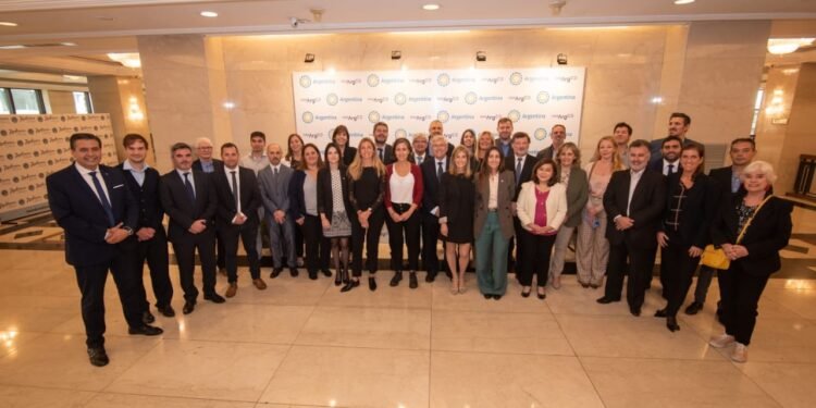 Temporada de nieve: Lammens promociona destinos argentinos en Montevideo