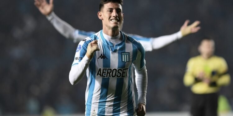 Racing quiere concretar su pase a octavos de final ante el River uruguayo