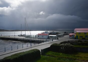 Argentina ratifica su soberanía sobre Malvinas: cuestiona la presencia militar británica