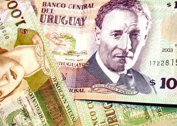 El peso uruguayo es la moneda más fuerte de la región: por qué el dólar baja del otro lado del Río de la Plata