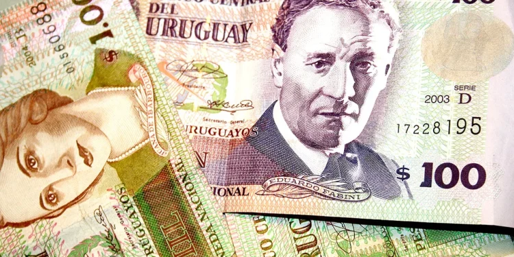 El peso uruguayo es la moneda más fuerte de la región: por qué el dólar baja del otro lado del Río de la Plata
