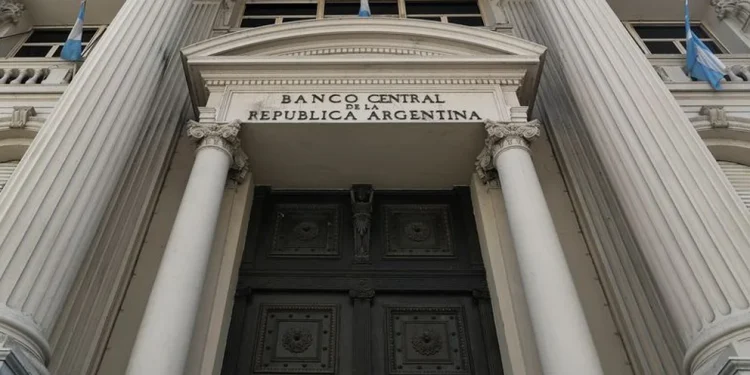 La suba de 8% del dólar en dos días y el menor interés por Bonos CER forzarán al Banco Central a subir las tasas