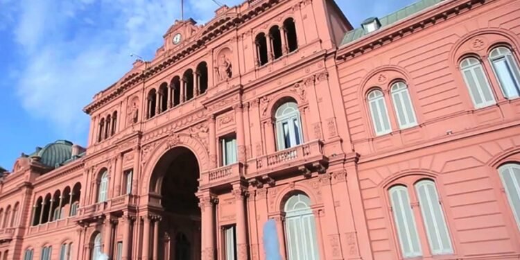 Rige la prohibición de designar y contratar personal en el sector público