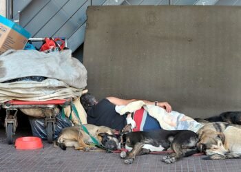 Denuncian al gobierno porteño por violencia institucional a personas en situación de calle