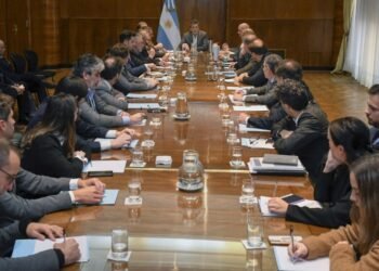 Sergio Massa encabeza una reunión de gabinete económico