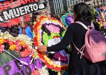 Organizaciones sociales se concentran en 9 de Julio para marchar a Plaza de Mayo