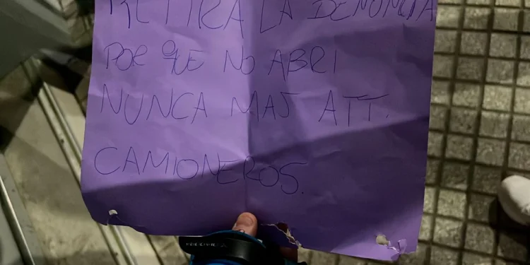 Amenazaron y balearon el negocio de una empresaria que denunció los bloqueos del Sindicato de Camioneros