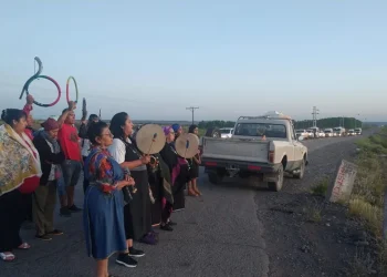 Mapuches cortan accesos a Vaca Muerta y lanzaron una amenaza a las empresas: “No vamos a permitir el fracking”