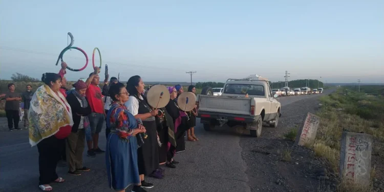 Mapuches cortan accesos a Vaca Muerta y lanzaron una amenaza a las empresas: “No vamos a permitir el fracking”