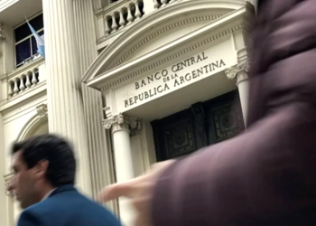 mpulsada por el cepo cambiario, la deuda externa privada creció otro 8,5%