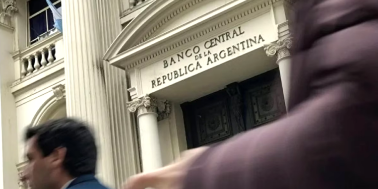 mpulsada por el cepo cambiario, la deuda externa privada creció otro 8,5%