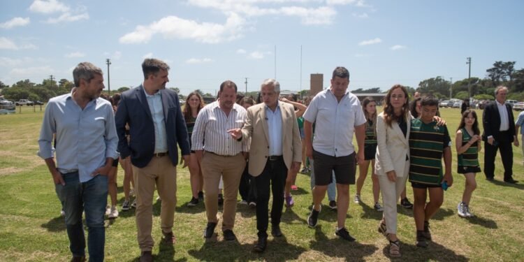 Alberto Fernández celebró tener “una temporada turística récord en 2022 y 2023”