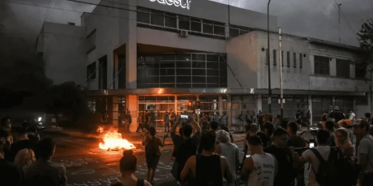 El Gobierno le pidió a la Justicia que prohíba salir del país a los directivos de Edesur