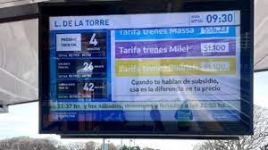 Insólita campaña K en las estaciones de trenes