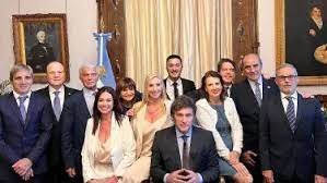 Javier Milei encabeza su primera reunión de Gabinete en Casa Rosada